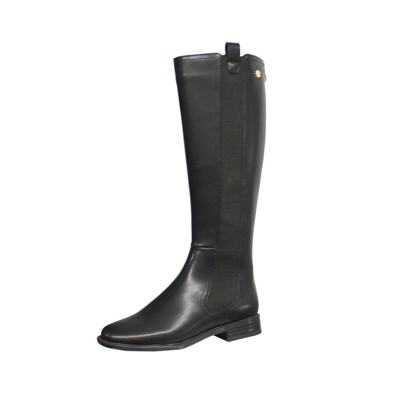 Well Tailored Boots with a Graceful Silhouette