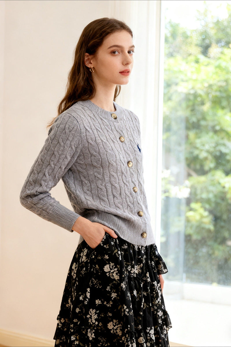 Well Tailored Cardigan with a Graceful Silhouette