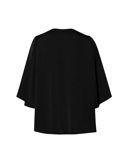 Well Tailored Blouse with a Graceful Silhouette