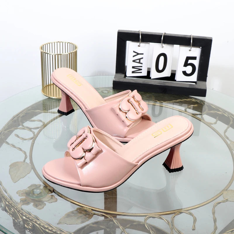 Effortlessly Elegant Heels with a Timeless Design