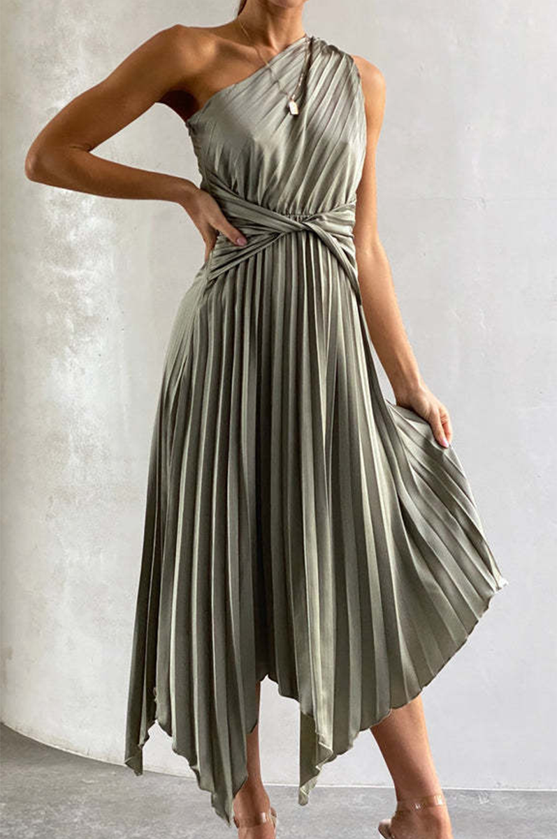Gracefully Styled Dress for Any Occasion
