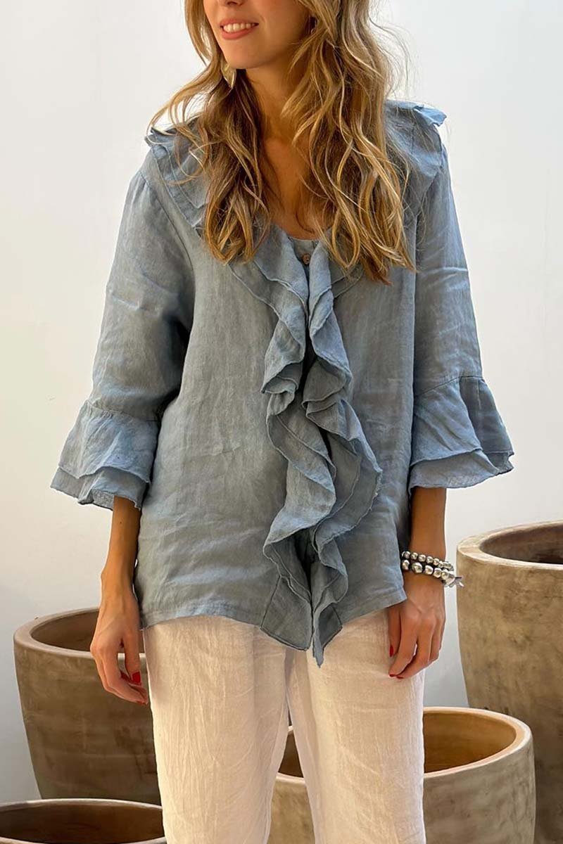 Effortlessly Elegant Top with a Timeless Design