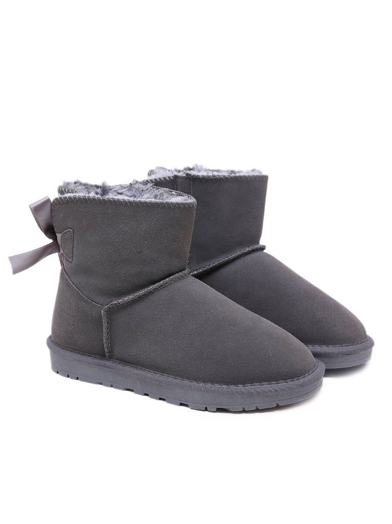 Polished Boots with an Effortless Classic Look