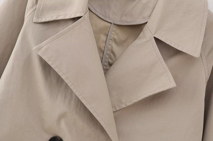 Effortlessly Elegant Jacket with a Timeless Design
