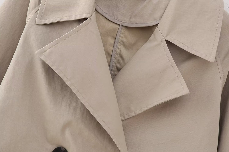 Effortlessly Elegant Jacket with a Timeless Design