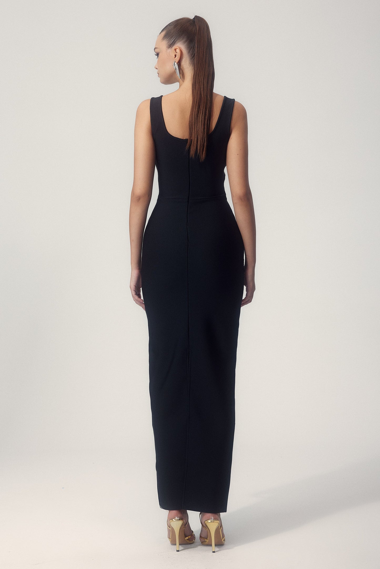 Well Tailored Dress with a Graceful Silhouette