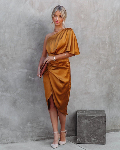 Beautifully Finished Dress in a Timeless Design