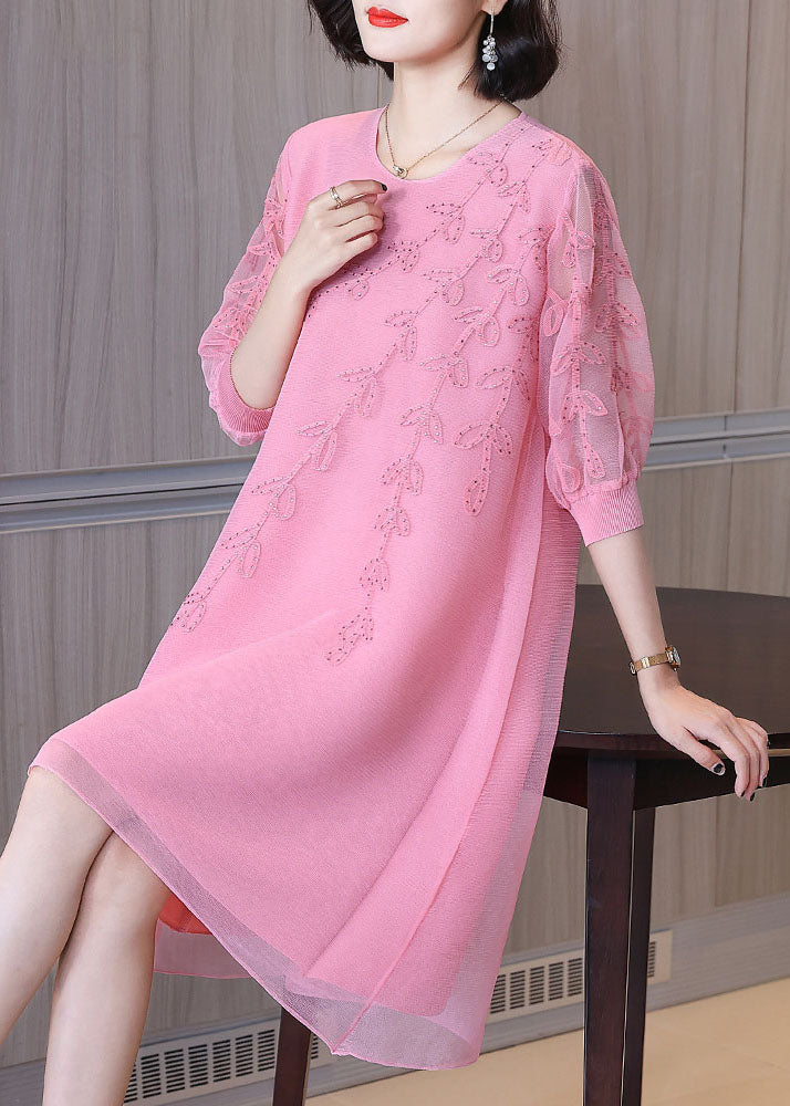 Well Tailored Dress with a Graceful Silhouette