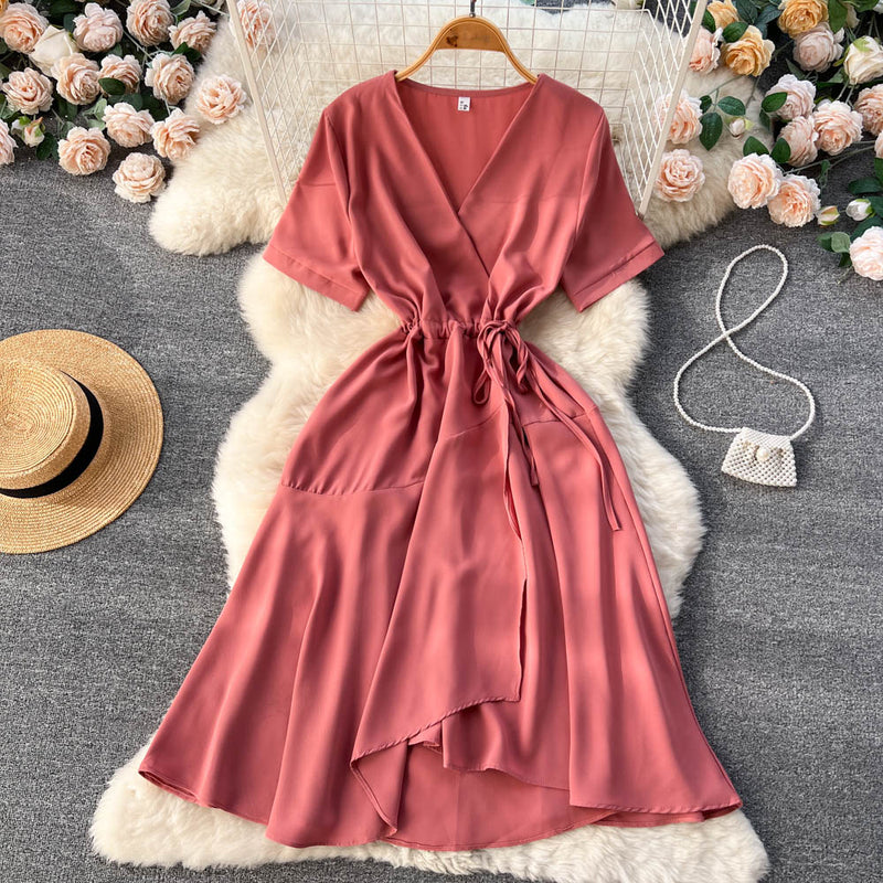 Effortlessly Elegant Dress with a Timeless Design