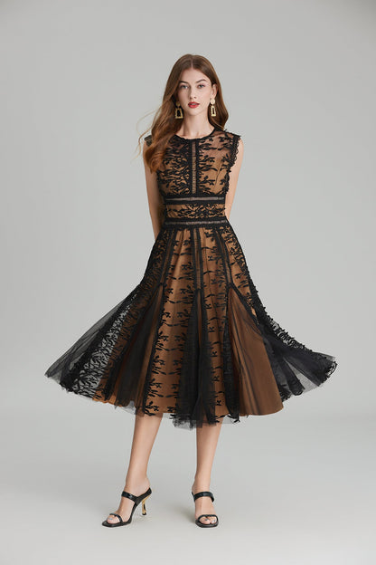 Well Tailored Dress with a Graceful Silhouette