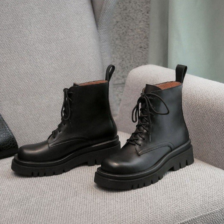 Beautifully Finished Boots in a Timeless Design
