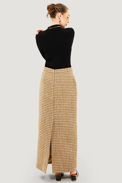Gracefully Styled Garment for Any Occasion