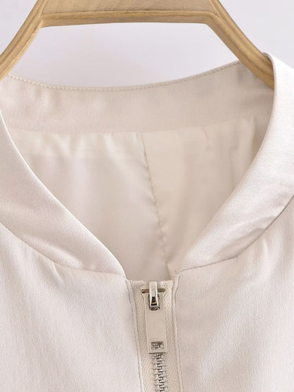 Well Tailored Jacket with a Graceful Silhouette