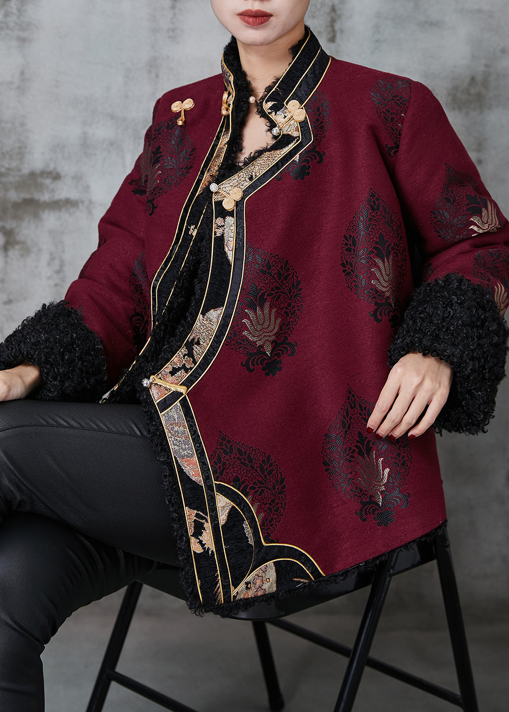 Well Tailored Coat with a Graceful Silhouette