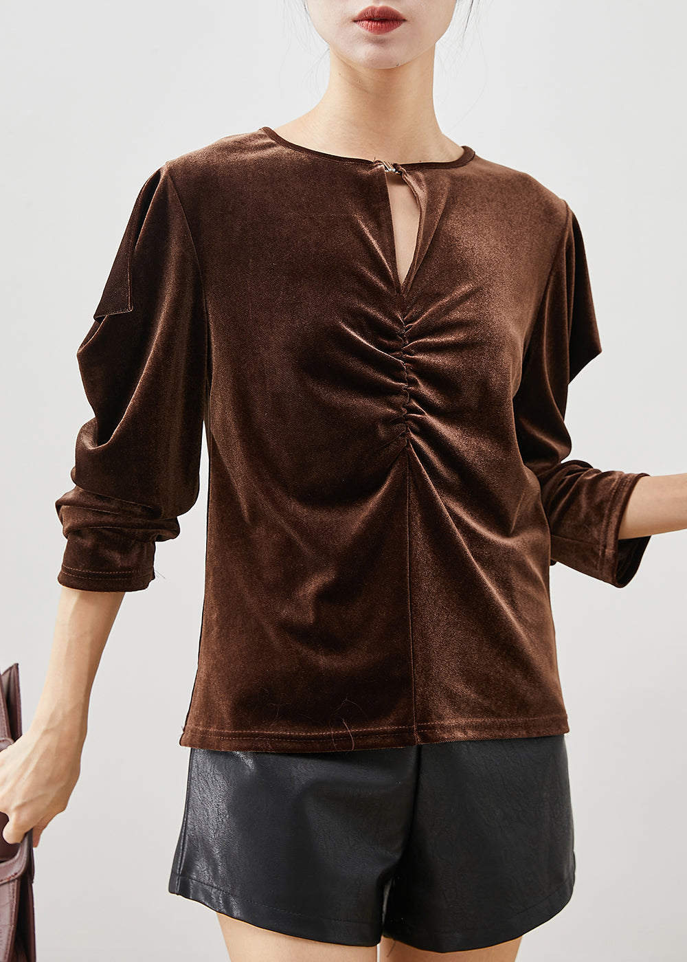 Well Tailored Blouse with a Graceful Silhouette
