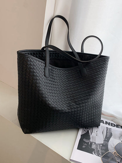 Beautifully Finished Bag in a Timeless Design