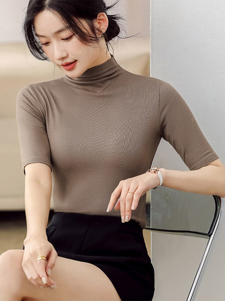 Effortlessly Elegant Blouse with a Timeless Design