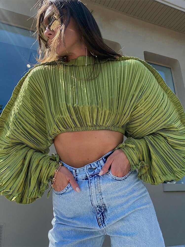 Classic Vintage Pullover with a Flattering Fit
