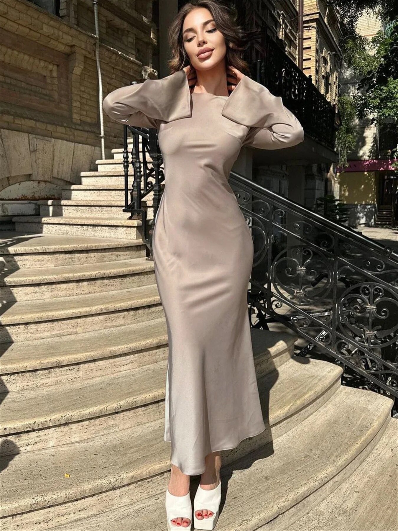 Beautifully Crafted Dress in a Classic Style