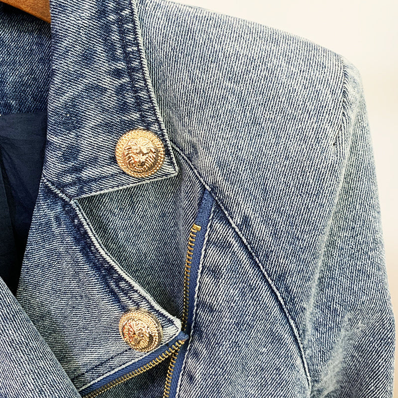 Sophisticated Garment with a Clean Classic Look
