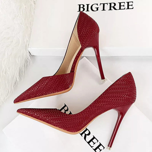 Effortlessly Elegant Heels with a Timeless Design