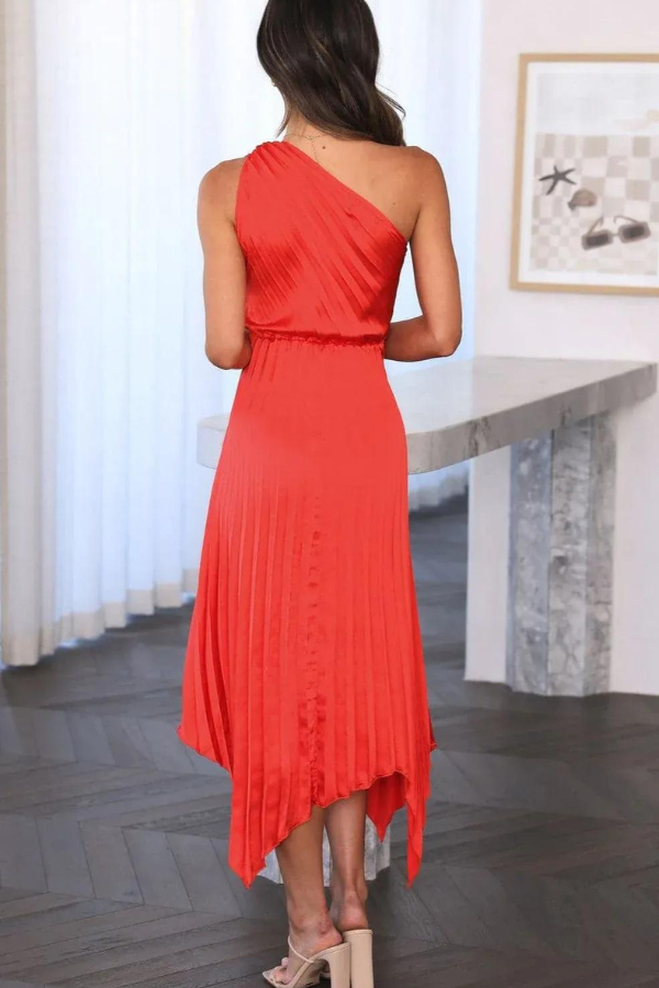 Sophisticated Garment with a Clean Classic Look