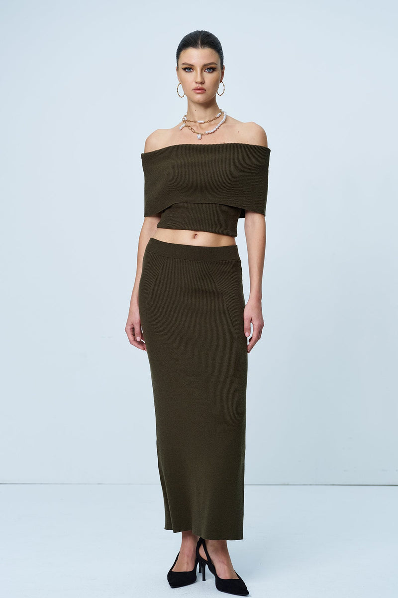 Effortlessly Elegant Garment with a Timeless Design
