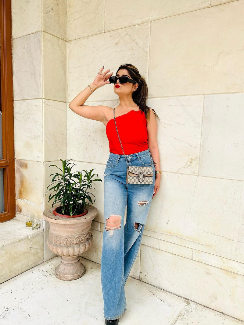 Effortlessly Elegant Top with a Timeless Design