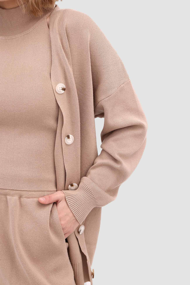 Elegantly Styled Pants for Everyday Wear