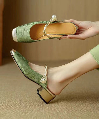 Effortlessly Elegant Sandals with a Timeless Design