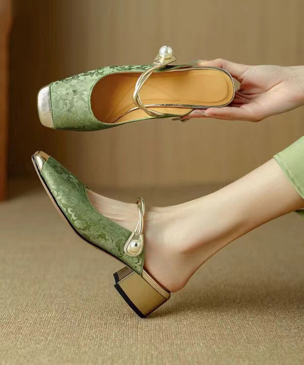 Effortlessly Elegant Sandals with a Timeless Design