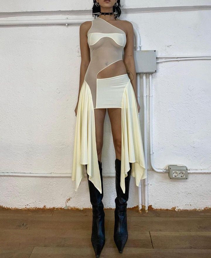 Effortlessly Elegant Garment with a Timeless Design