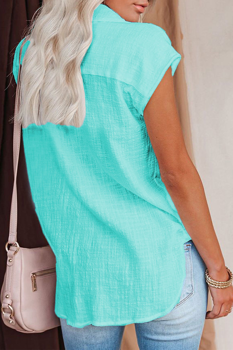 Well Tailored Top with a Graceful Silhouette