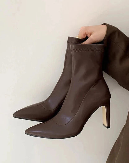 Classic Vintage Boots with a Flattering Fit
