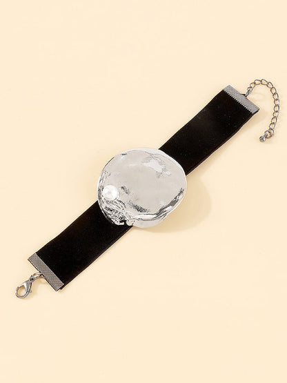Effortlessly Elegant Garment with a Timeless Design