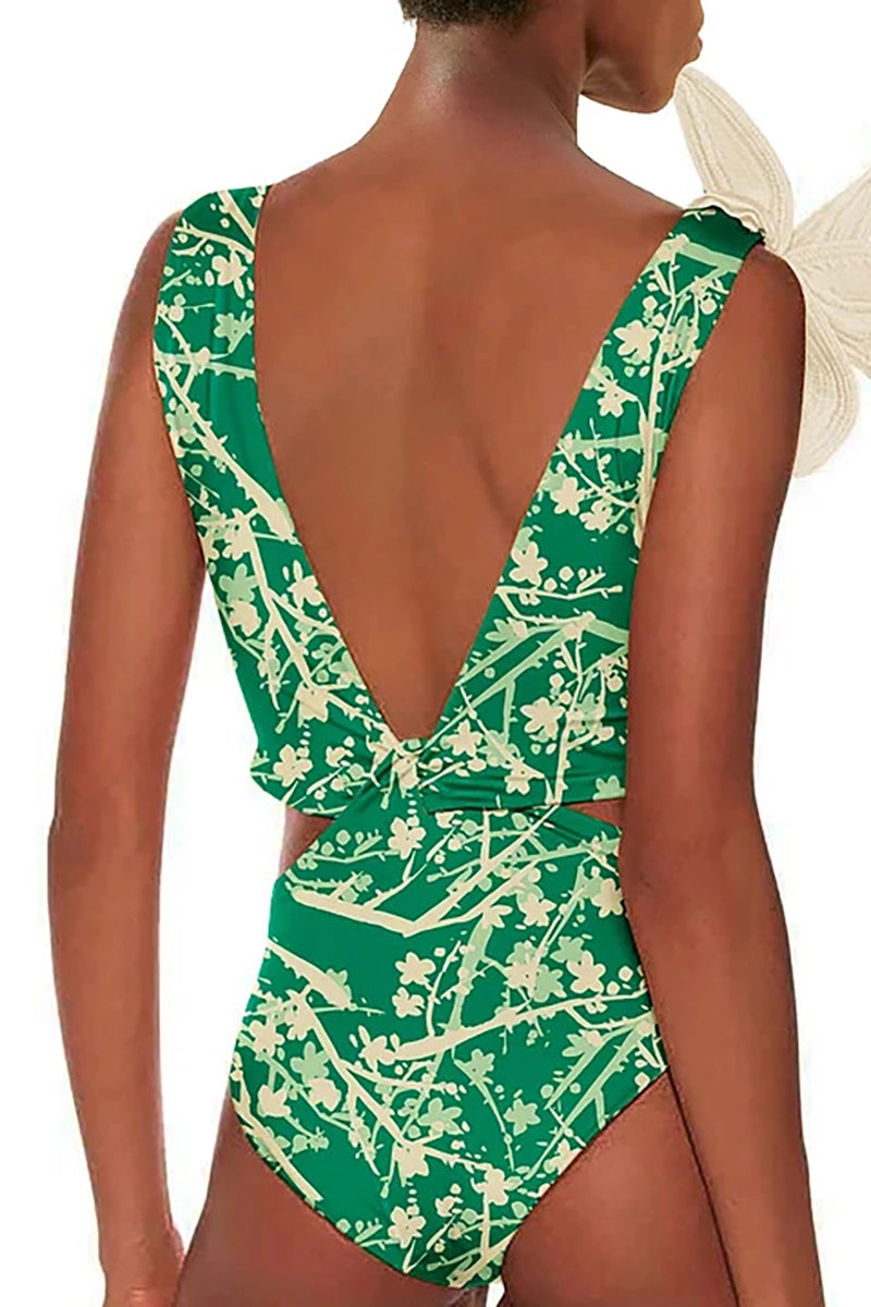 Effortlessly Elegant Swimsuit with a Timeless Design