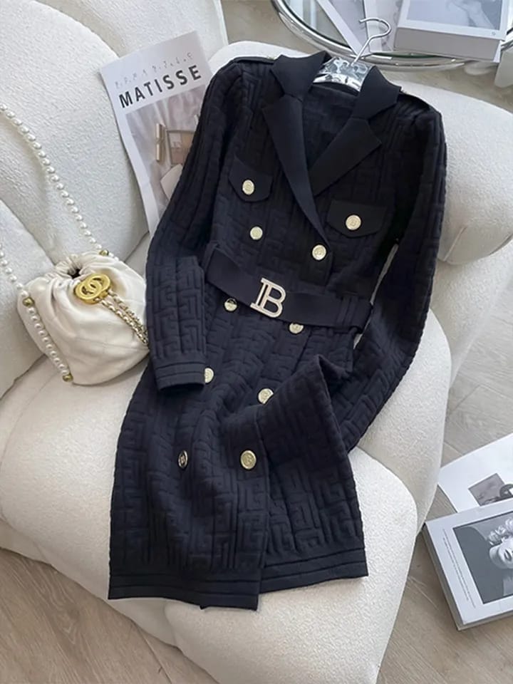 Beautifully Finished Dress in a Timeless Design