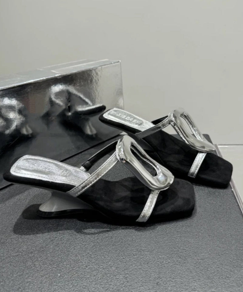 Effortlessly Elegant Heels with a Timeless Design