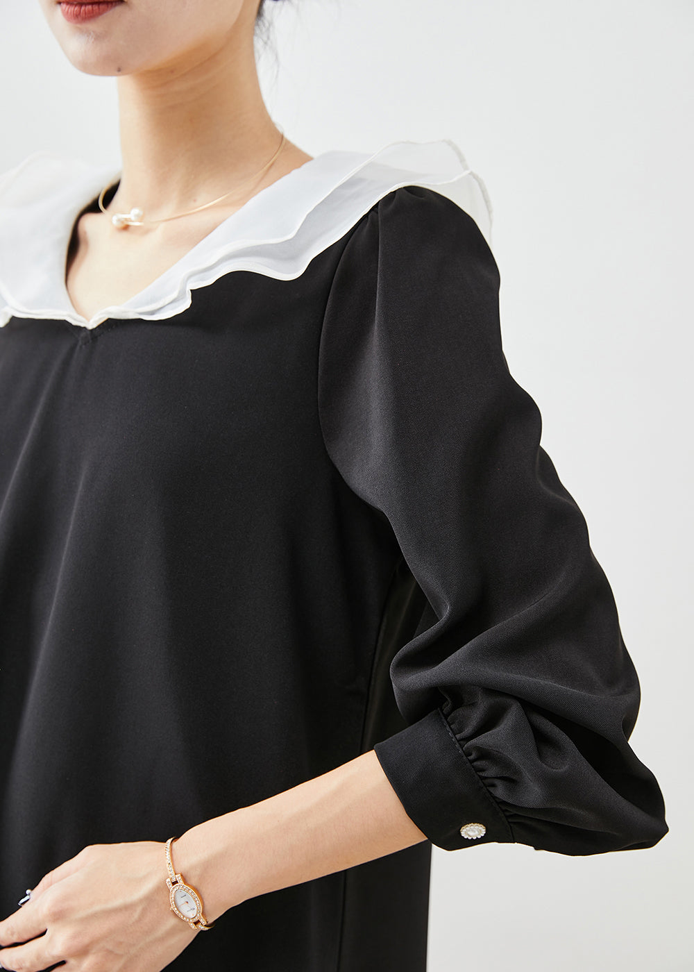 Effortlessly Elegant Dress with a Timeless Design