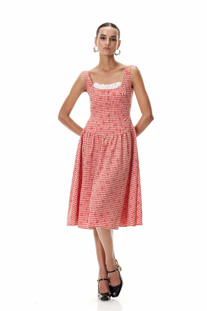 Gracefully Styled Dress for Any Occasion