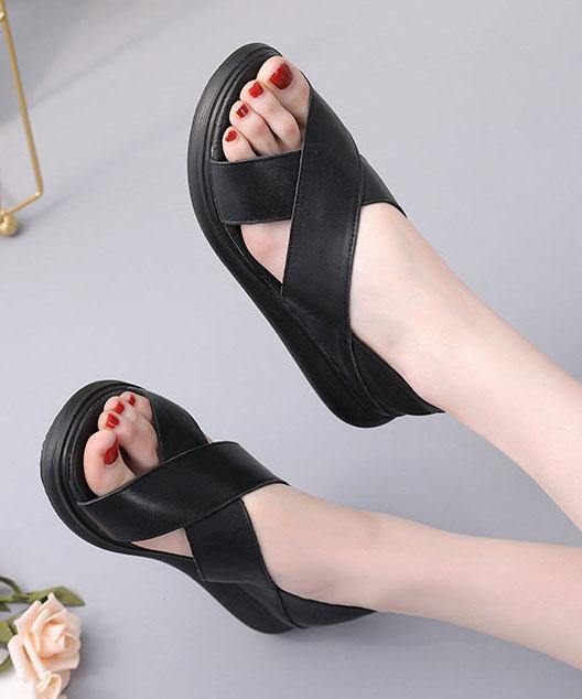 Effortlessly Elegant Sandals with a Timeless Design