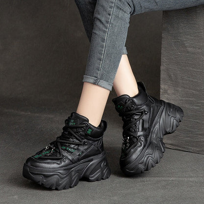 Effortlessly Elegant Boots with a Timeless Design
