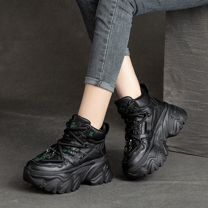 Effortlessly Elegant Boots with a Timeless Design