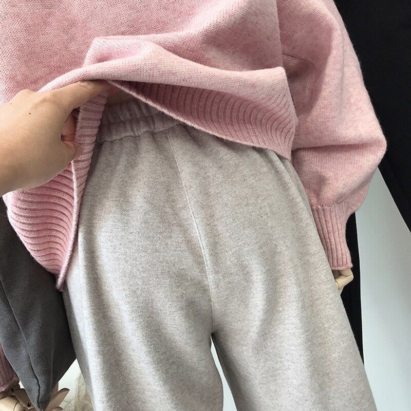 Effortlessly Elegant Pants with a Timeless Design