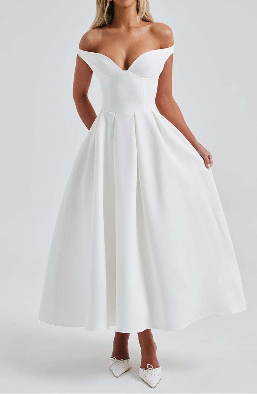 Gracefully Styled Dress for Any Occasion