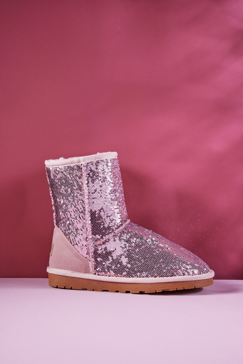 Beautifully Finished Boots in a Timeless Design