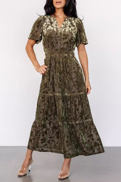 Well Tailored Dress with a Graceful Silhouette