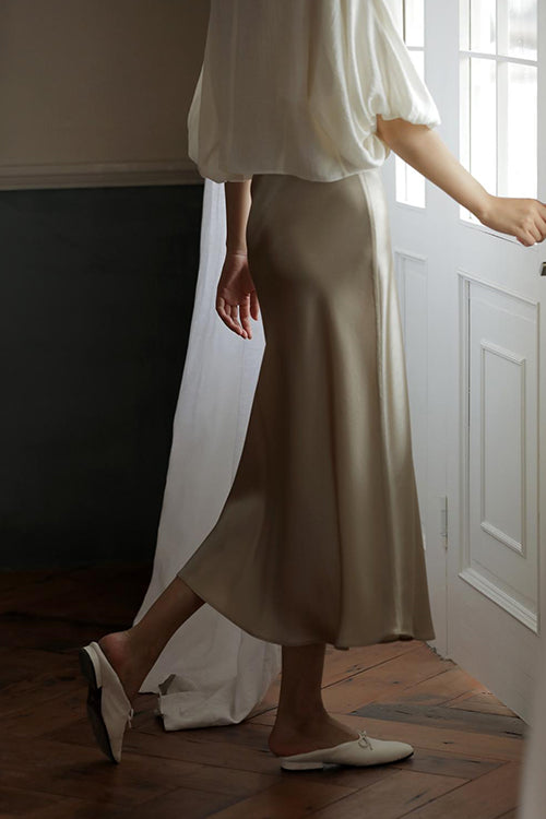 Sophisticated Garment with a Clean Classic Look
