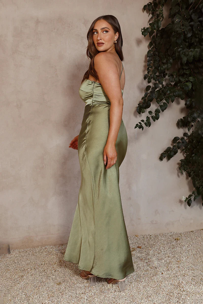 Gracefully Styled Dress for Any Occasion