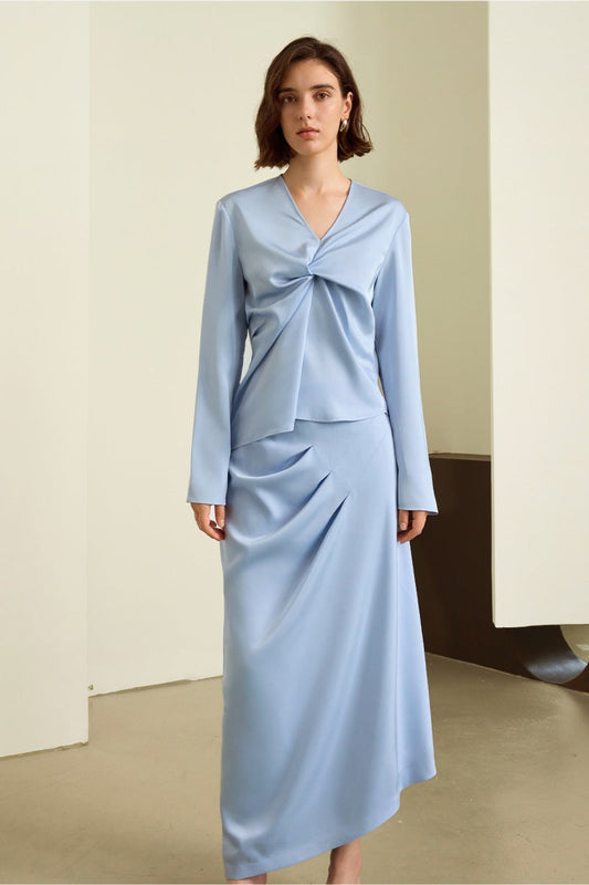 Well Tailored Blouse with a Graceful Silhouette
